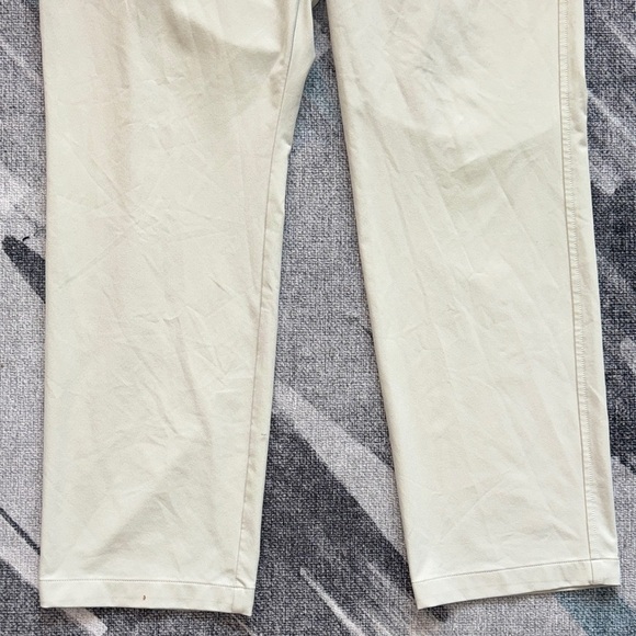 Under Armour Men's Size 38x30 Stretch Beige Joggers - Picture 3 of 10